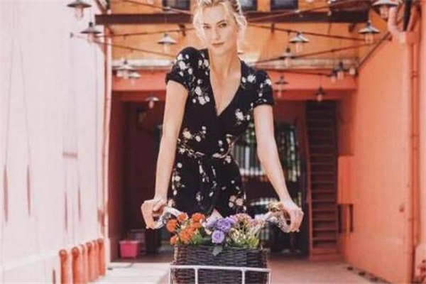 法式服裝風(fēng)格是什么 法式服裝主要特點(diǎn) 法式服裝風(fēng)格是什么 法式服裝主要特點(diǎn)