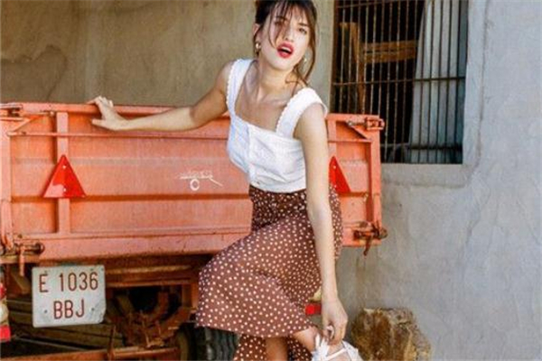 法式服裝風(fēng)格是什么 法式服裝主要特點(diǎn) 法式服裝風(fēng)格是什么 法式服裝主要特點(diǎn)