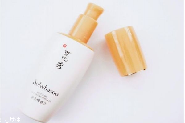 潤燥精華在水之前嗎 先用潤燥精華還是先用水 潤燥精華在水之前嗎 先用潤燥精華還是先用水