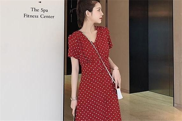 復(fù)古風(fēng)連衣裙怎么搭配 讓你魅力無限 復(fù)古風(fēng)連衣裙怎么搭配 讓你魅力無限