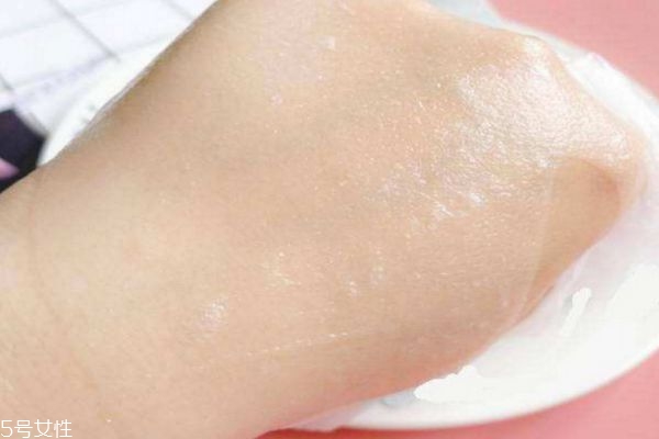 面膜里的精華液怎么用 巧用面膜剩下的精華液 面膜里的精華液怎么用 巧用面膜剩下的精華液