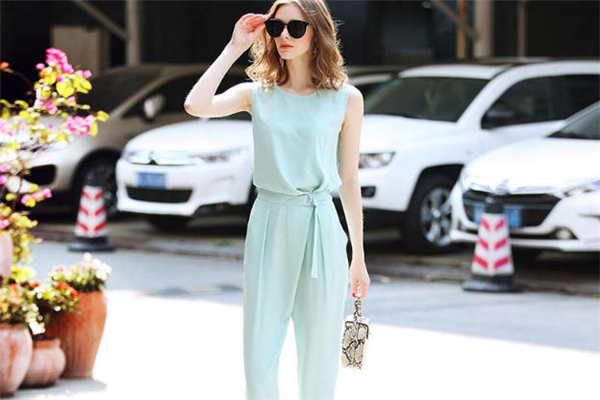 初入職場穿什么衣服合適 輕熟干練不呆板 初入職場穿什么衣服合適 輕熟干練不呆板