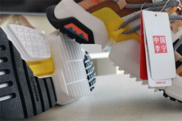 李寧盤古走秀款開箱測評 盤古走秀款2019上腳圖 李寧盤古走秀款開箱測評 盤古走秀款2019上腳圖