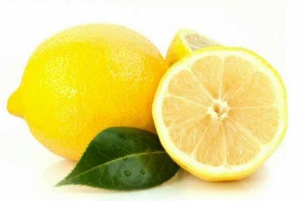用檸檬泡水喝是干檸檬好還是新鮮檸檬好 用檸檬泡水喝是干檸檬好還是新鮮檸檬好