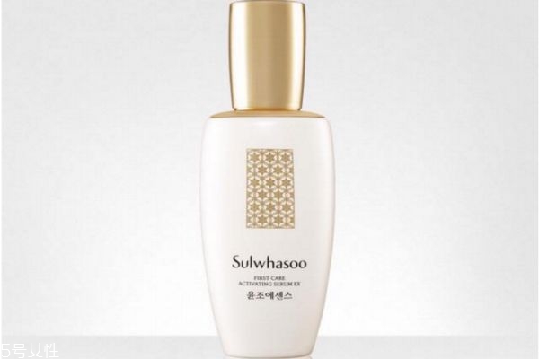 潤燥精華在水之前嗎 先用潤燥精華還是先用水 潤燥精華在水之前嗎 先用潤燥精華還是先用水