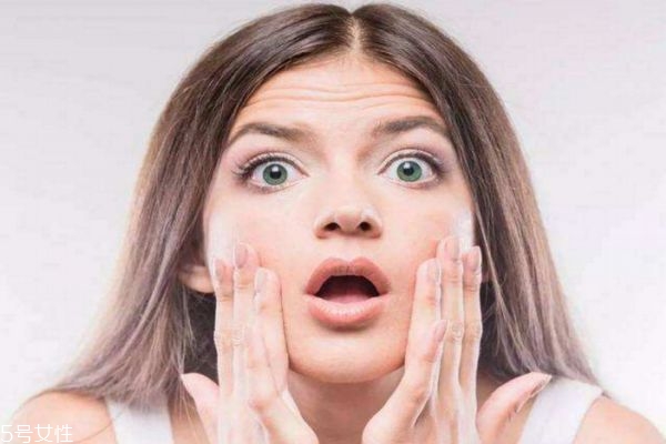 怎樣消除抬頭紋 去抬頭紋小妙招 怎樣消除抬頭紋 去抬頭紋小妙招