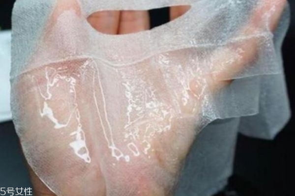 面膜里的精華液怎么用 巧用面膜剩下的精華液 面膜里的精華液怎么用 巧用面膜剩下的精華液