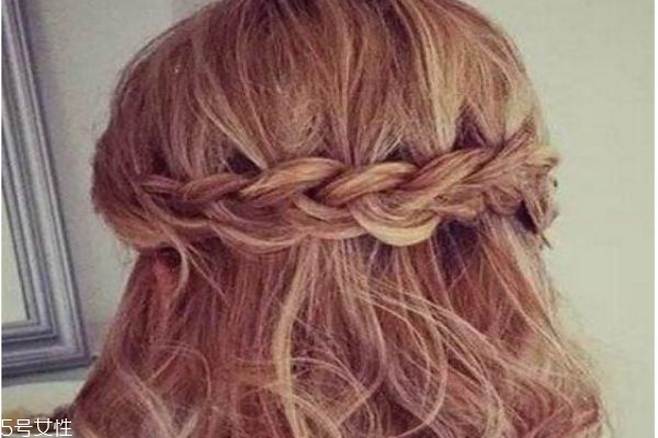 女生發(fā)型簡(jiǎn)單漂亮扎法 懶人扎出簡(jiǎn)單漂亮頭發(fā) 女生發(fā)型簡(jiǎn)單漂亮扎法 懶人扎出簡(jiǎn)單漂亮頭發(fā)
