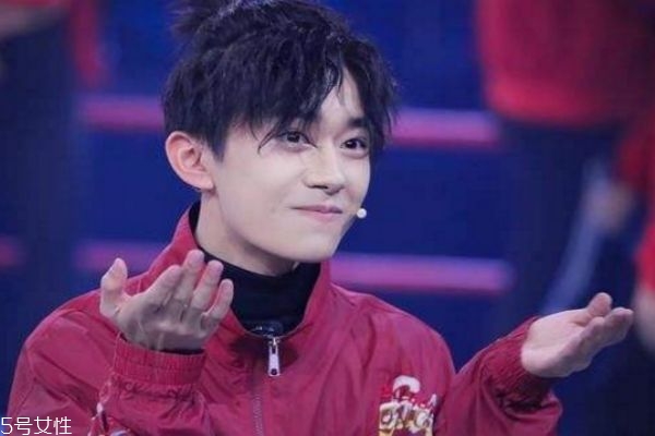 頭發(fā)硬燙錫紙燙好看嗎 發(fā)質(zhì)硬的人適合錫紙燙嗎 頭發(fā)硬燙錫紙燙好看嗎 發(fā)質(zhì)硬的人適合錫紙燙嗎