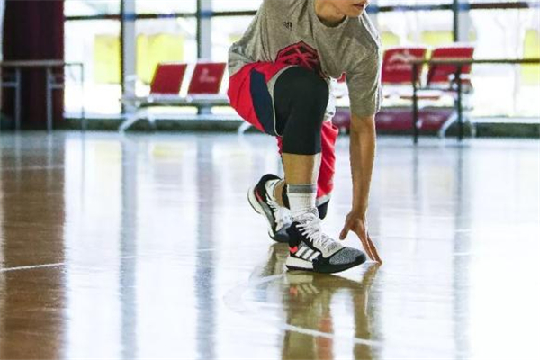 阿迪達斯marquee boost測評 年度最熱實戰(zhàn)球鞋 阿迪達斯marquee boost測評 年度最熱實戰(zhàn)球鞋