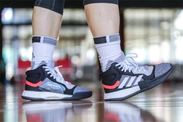 阿迪達斯marquee boost測評 年度最熱實戰(zhàn)球鞋 阿迪達斯marquee boost測評 年度最熱實戰(zhàn)球鞋