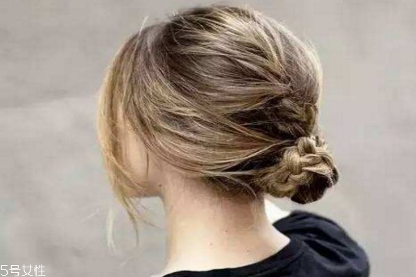 女生發(fā)型簡(jiǎn)單漂亮扎法 懶人扎出簡(jiǎn)單漂亮頭發(fā) 女生發(fā)型簡(jiǎn)單漂亮扎法 懶人扎出簡(jiǎn)單漂亮頭發(fā)