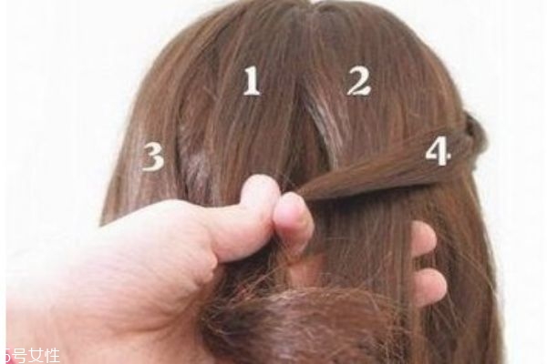 女生發(fā)型簡(jiǎn)單漂亮扎法 懶人扎出簡(jiǎn)單漂亮頭發(fā) 女生發(fā)型簡(jiǎn)單漂亮扎法 懶人扎出簡(jiǎn)單漂亮頭發(fā)