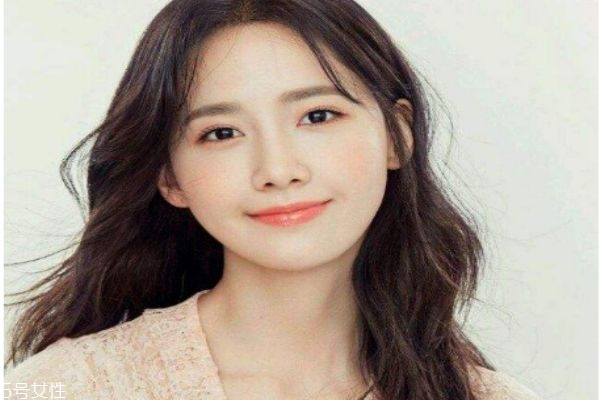 月牙臉適合什么發(fā)型 適合月牙臉的發(fā)型女 月牙臉適合什么發(fā)型 適合月牙臉的發(fā)型女