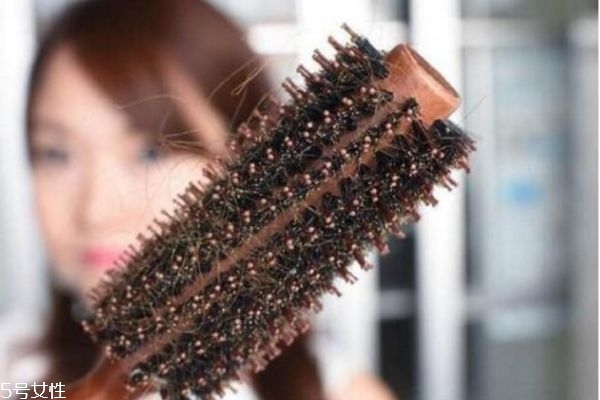 掉頭發(fā)是什么原因 緩解掉頭發(fā)的方法 掉頭發(fā)是什么原因 緩解掉頭發(fā)的方法