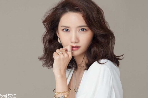 月牙臉適合什么發(fā)型 適合月牙臉的發(fā)型女 月牙臉適合什么發(fā)型 適合月牙臉的發(fā)型女