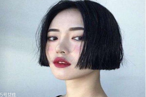 月牙臉適合什么發(fā)型 適合月牙臉的發(fā)型女 月牙臉適合什么發(fā)型 適合月牙臉的發(fā)型女