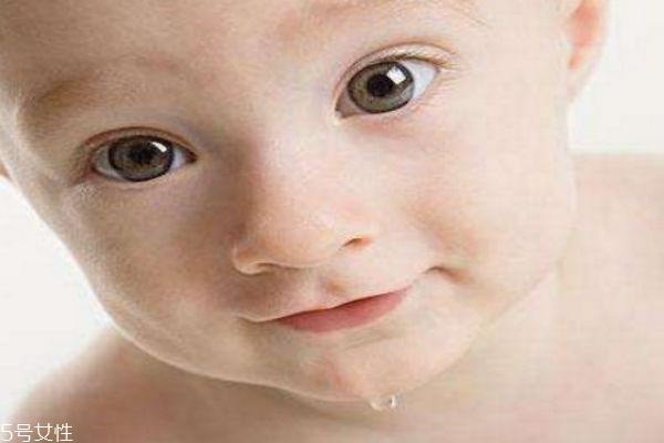 嬰兒的臉能捏嗎 捏嬰兒臉的害處 嬰兒的臉能捏嗎 捏嬰兒臉的害處