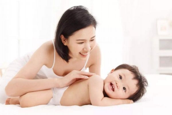 寶寶睡覺打鼾流口水怎么辦 寶寶睡覺流口水打呼嚕 寶寶睡覺打鼾流口水怎么辦 寶寶睡覺流口水打呼嚕