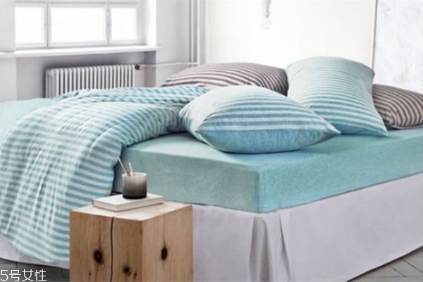 羊毛被怎么洗 羊毛被多久洗一次 羊毛被怎么洗 羊毛被多久洗一次