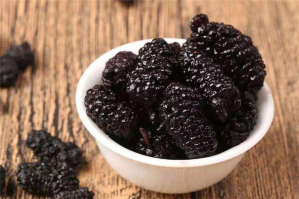 桑葚和玉米須能一起泡水喝嗎 功效非常多 桑葚和玉米須能一起泡水喝嗎 功效非常多