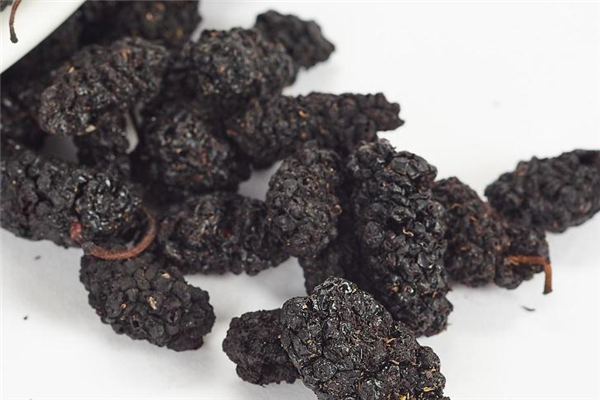 桑葚干泡水一天喝幾杯 桑葚干泡水每天喝多少 桑葚干泡水一天喝幾杯 桑葚干泡水每天喝多少