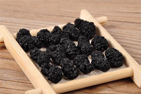 桑葚干泡水一天喝幾杯 桑葚干泡水每天喝多少 桑葚干泡水一天喝幾杯 桑葚干泡水每天喝多少