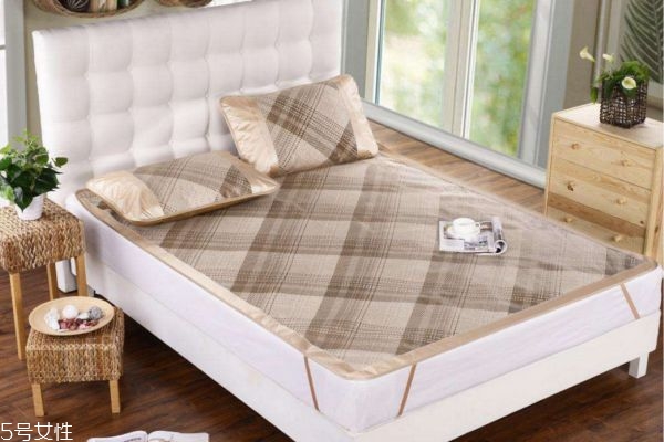 涼席應(yīng)該如何選購 涼席的選擇技巧 涼席應(yīng)該如何選購 涼席的選擇技巧