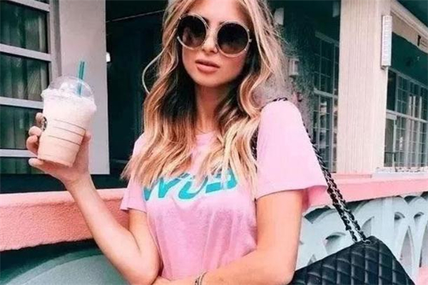 2019年夏天流行什么顏色t恤 時(shí)髦亮色穿搭 2019年夏天流行什么顏色t恤 時(shí)髦亮色穿搭