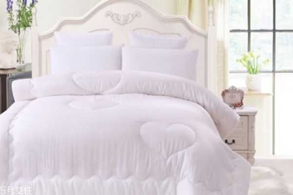 羊毛被怎么洗 羊毛被多久洗一次 羊毛被怎么洗 羊毛被多久洗一次