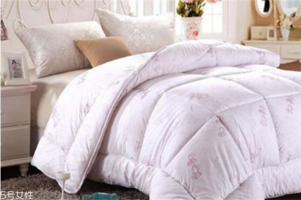 七孔被和四孔被哪個(gè)好 七孔被和四孔被介紹 七孔被和四孔被哪個(gè)好 七孔被和四孔被介紹