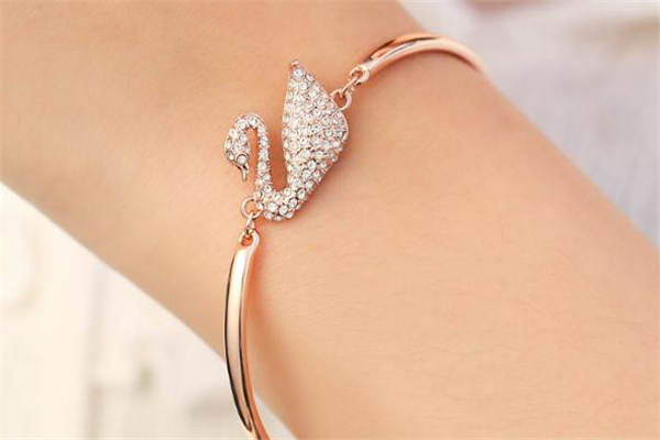 施華洛世奇手鏈斷了能保修嗎 施華洛世奇手鏈斷了怎么辦 施華洛世奇手鏈斷了能保修嗎 施華洛世奇手鏈斷了怎么辦