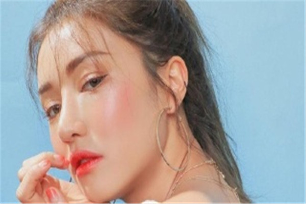 夏天護(hù)膚和冬天護(hù)膚的區(qū)別是什么 夏天和冬天護(hù)膚有什么區(qū)別 夏天護(hù)膚和冬天護(hù)膚的區(qū)別是什么 夏天和冬天護(hù)膚有什么區(qū)別