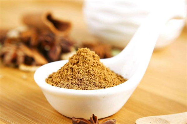 五香粉和十三香的區(qū)別 五香粉和十三香一樣嗎 五香粉和十三香的區(qū)別 五香粉和十三香一樣嗎