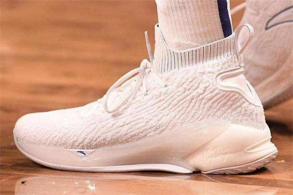 安踏kt4和要瘋3哪個好 kt4和要瘋3對比測評 安踏kt4和要瘋3哪個好 kt4和要瘋3對比測評