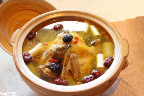 白果燉雞的做法 燉雞菜譜做法大全集 白果燉雞的做法 燉雞菜譜做法大全集