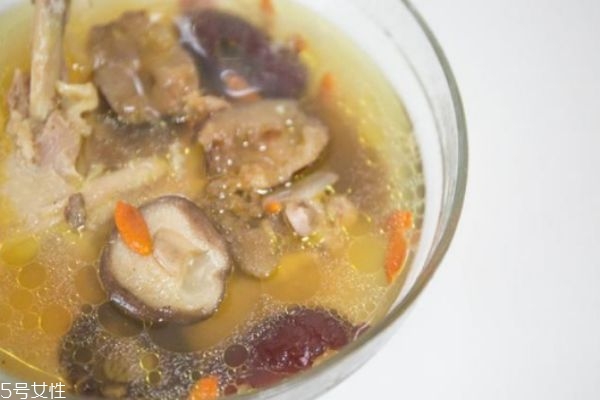 白果燉雞的做法 燉雞菜譜做法大全集 白果燉雞的做法 燉雞菜譜做法大全集