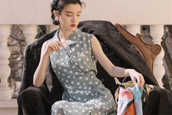 復(fù)古風(fēng)連衣裙什么款式好看 來(lái)看這幾款 復(fù)古風(fēng)連衣裙什么款式好看 來(lái)看這幾款