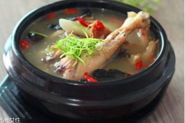 白果燉雞的做法 燉雞菜譜做法大全集 白果燉雞的做法 燉雞菜譜做法大全集