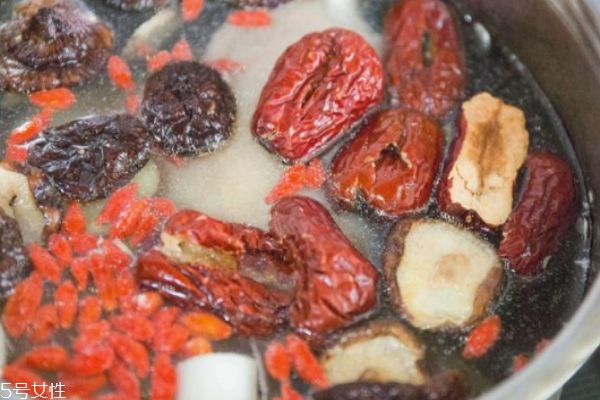 香菇燉雞湯怎么做 香菇燉雞湯的做法 香菇燉雞湯怎么做 香菇燉雞湯的做法