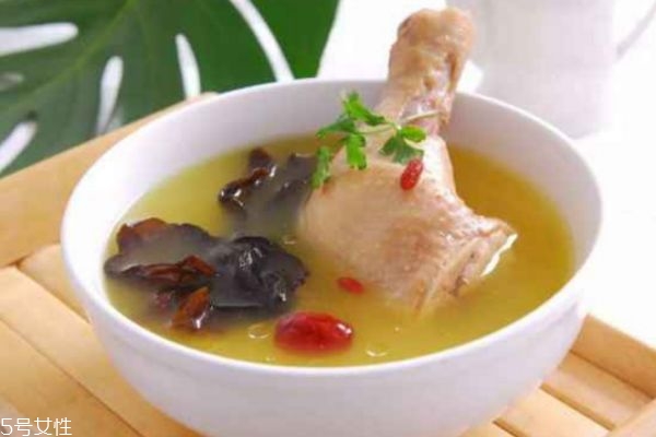 白果燉雞的做法 燉雞菜譜做法大全集 白果燉雞的做法 燉雞菜譜做法大全集