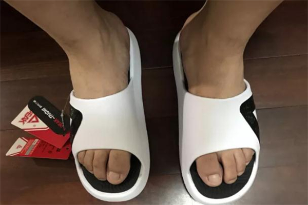 匹克態(tài)極拖鞋測(cè)評(píng) 態(tài)極拖鞋怎么樣 匹克態(tài)極拖鞋測(cè)評(píng) 態(tài)極拖鞋怎么樣