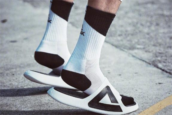 匹克態(tài)極拖鞋測(cè)評(píng) 態(tài)極拖鞋怎么樣 匹克態(tài)極拖鞋測(cè)評(píng) 態(tài)極拖鞋怎么樣