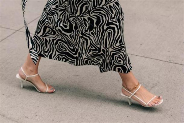 今年夏天流行什么涼鞋 夏日時髦百搭涼鞋 今年夏天流行什么涼鞋 夏日時髦百搭涼鞋