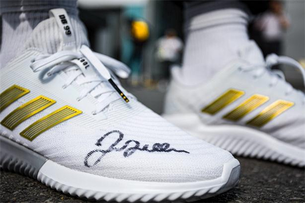 阿迪達斯climacool貝克漢姆聯(lián)名多少錢 性價比超高 阿迪達斯climacool貝克漢姆聯(lián)名多少錢 性價比超高