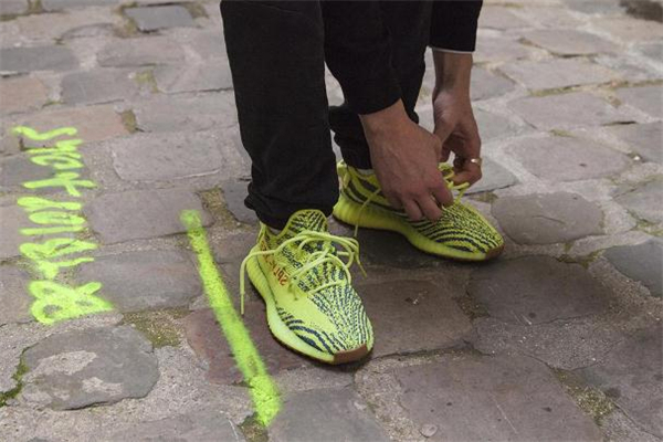 抽到y(tǒng)eezy什么時候去排隊 抽中yeezy可以不領嗎