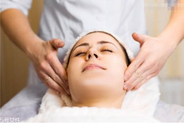 做果酸換膚疼不疼 做完果酸換膚后臉疼 做果酸換膚疼不疼 做完果酸換膚后臉疼