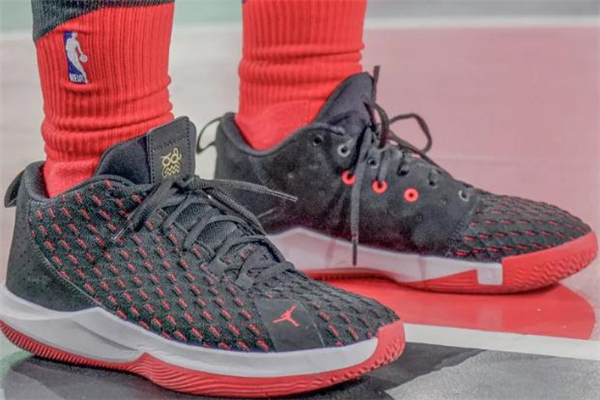 保羅12代測評 保羅cp12實戰(zhàn)怎么樣 保羅12代測評 保羅cp12實戰(zhàn)怎么樣