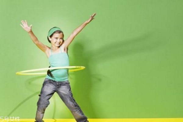 每天轉(zhuǎn)呼啦圈多長時間能減肥 如何轉(zhuǎn)呼啦圈減肥 每天轉(zhuǎn)呼啦圈多長時間能減肥 如何轉(zhuǎn)呼啦圈減肥