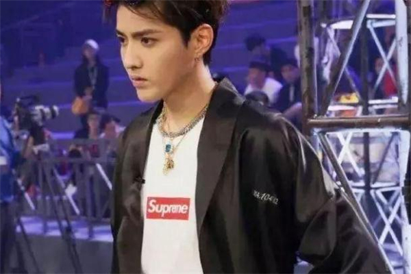 supreme領(lǐng)標真假對比 supreme領(lǐng)標有哪幾種 supreme領(lǐng)標真假對比 supreme領(lǐng)標有哪幾種